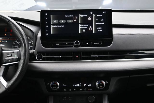 Used 2025 Mitsubishi Outlander SE FWD image 7
