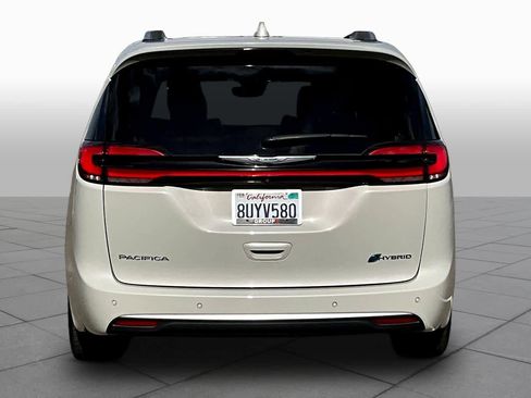Used 2021 Chrysler Pacifica Pinnacle image 4