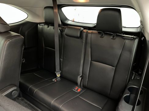 Used 2021 Toyota Highlander XLE image 13