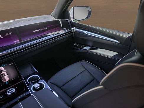 Certified 2025 Cadillac Escalade Sport w/ Touring Package AWD/4WD image 28