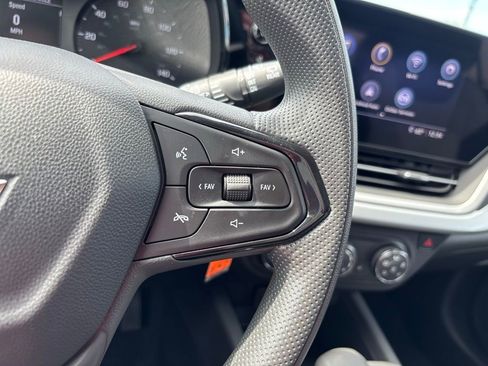 Used 2024 Chevrolet Trax LS w/ LS Convenience Package FWD image 27