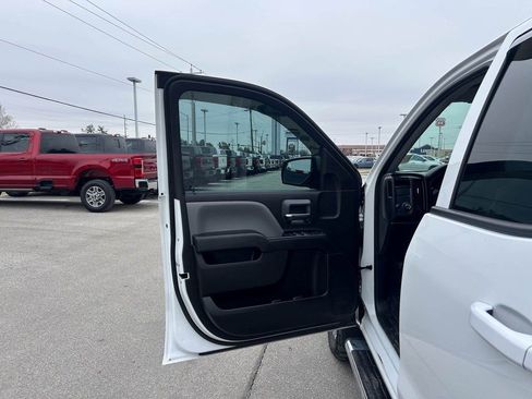 Used 2018 Chevrolet Silverado 1500 Custom w/ Custom Value Package image 11