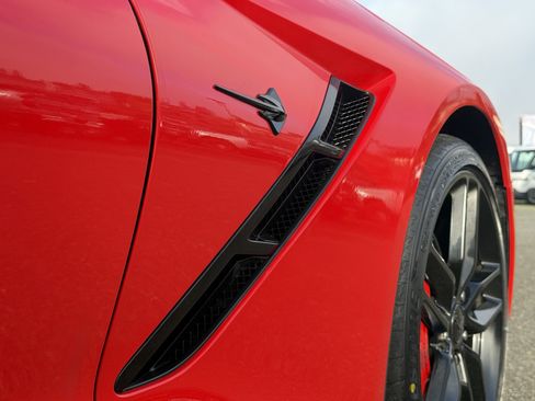 Used 2016 Chevrolet Corvette Stingray Convertible w/ Carbon Flash Badge Package image 38