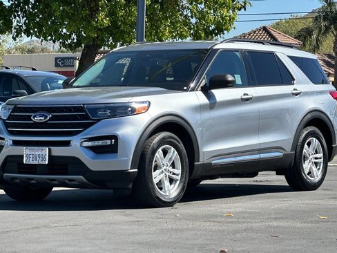 Used 2023 Ford Explorer XLT w/ Equipment Group 202A RWD image 8