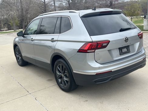 Certified 2022 Volkswagen Tiguan SE w/ Panoramic Sunroof Package image 8