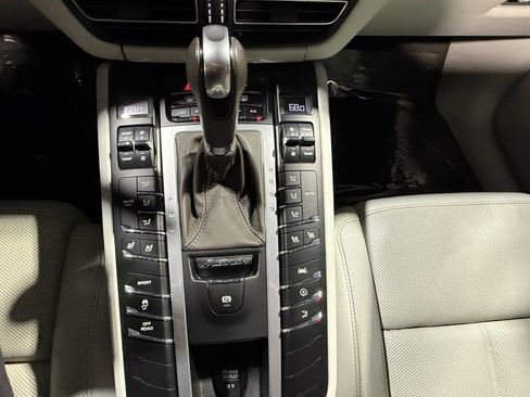 Used 2021 Porsche Macan AWD/4WD image 46