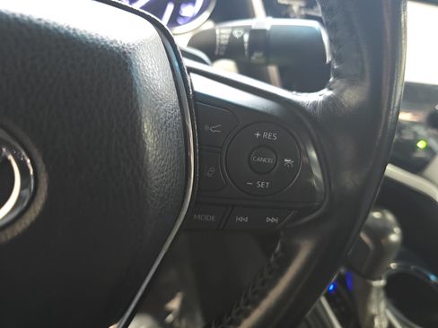 Used 2019 Toyota Camry SE FWD image 18