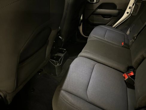 Certified 2020 Jeep Wrangler Unlimited Sahara w/ Safety Group image 11