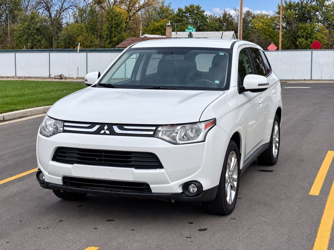 Used 2014 Mitsubishi Outlander SE FWD image 1