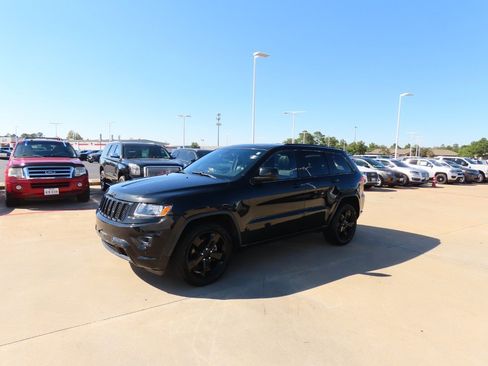 Used 2015 Jeep Grand Cherokee Altitude image 2