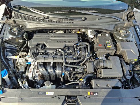 Certified 2025 Hyundai Elantra Sport image 27