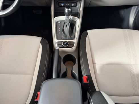 Used 2025 Hyundai Venue SEL FWD image 16