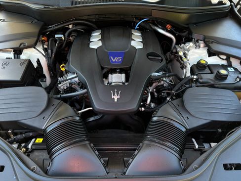 Used 2022 Maserati Levante Modena AWD/4WD image 18