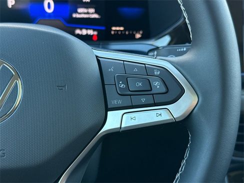 Certified 2023 Volkswagen Taos SE w/ Panoramic Sunroof Package image 25
