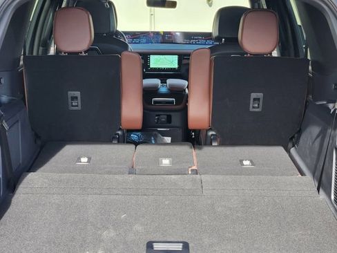 New 2026 Lincoln Navigator Reserve image 16