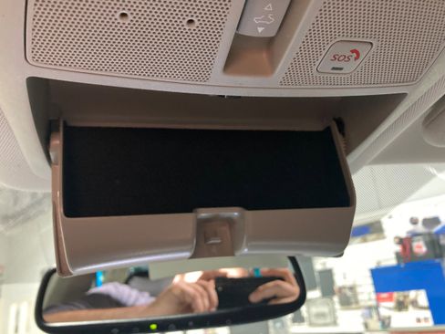 Used 2017 Nissan Pathfinder Platinum image 32