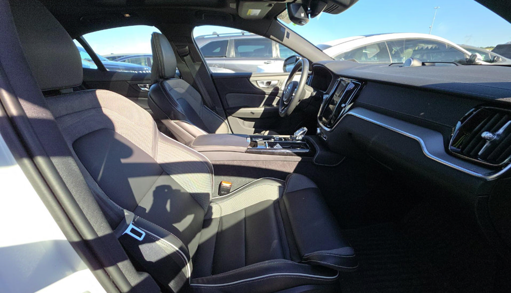 Used 2024 Volvo S60 T8 Ultimate w/ Climate Package AWD/4WD image 11