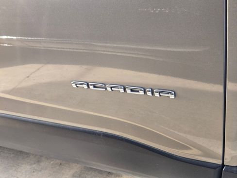 Used 2022 GMC Acadia SLE FWD image 9