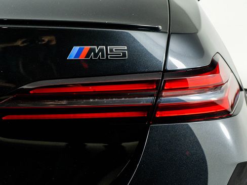 Used 2026 BMW M5 w/ Executive Package image 35