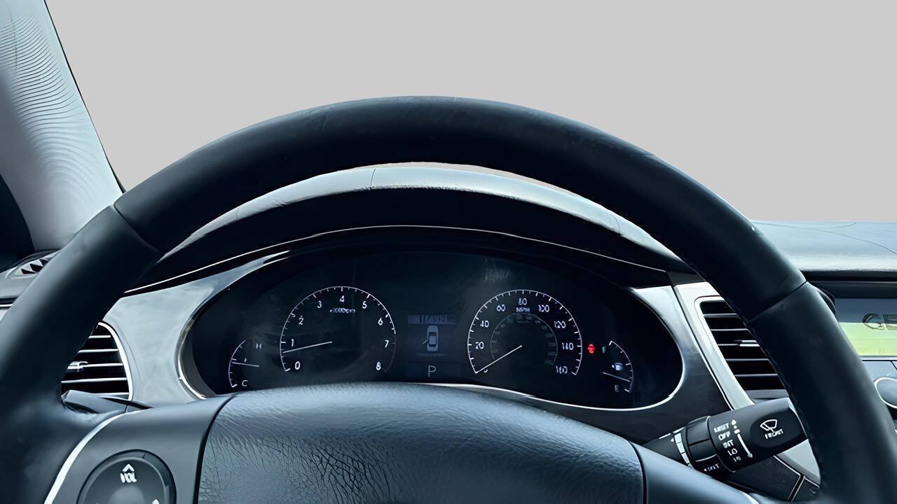 Used 2012 Hyundai Genesis 3.8 RWD image 8