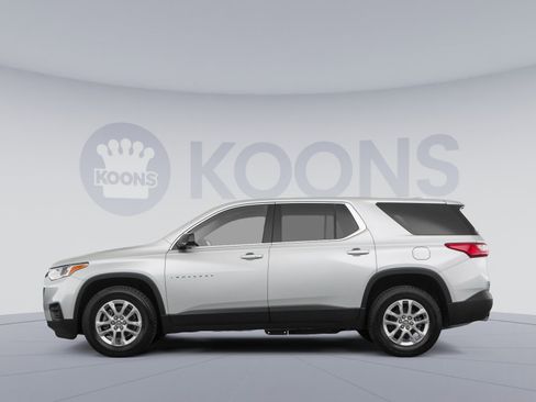 Used 2021 Chevrolet Traverse LS FWD image 2