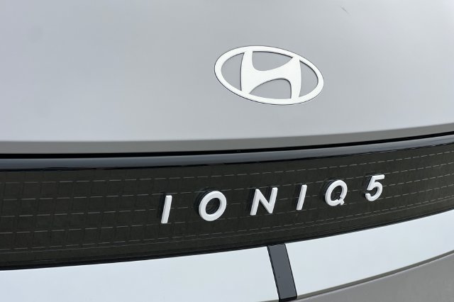 New 2027 Hyundai Ioniq 5 SEL AWD/4WD image 8