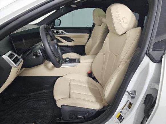 Used 2025 BMW i4 eDrive40 w/ Premium Package RWD image 4