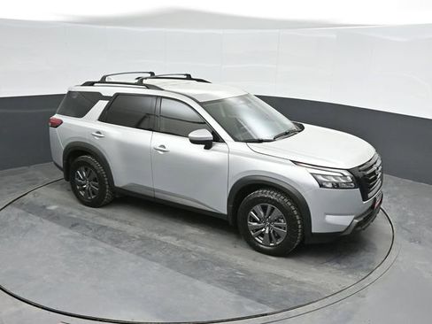 Used 2024 Nissan Pathfinder SV w/ Black Appearance Package image 40