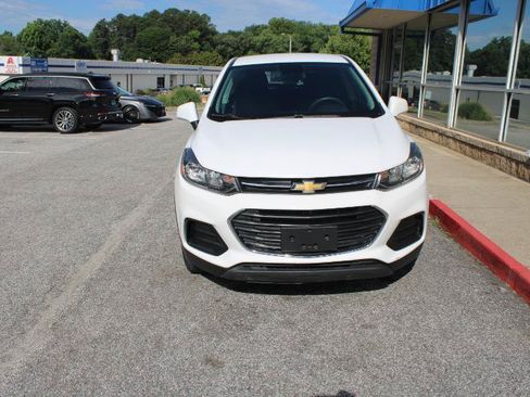 Used 2022 Chevrolet Trax LS w/ Tint and Cruise Package AWD/4WD image 2