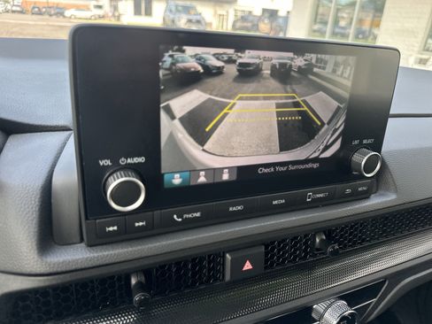 Used 2025 Honda CR-V LX image 18
