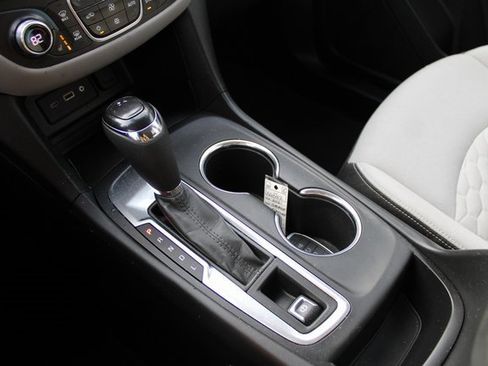 Used 2021 Chevrolet Equinox LT w/ Driver Convenience Package image 27