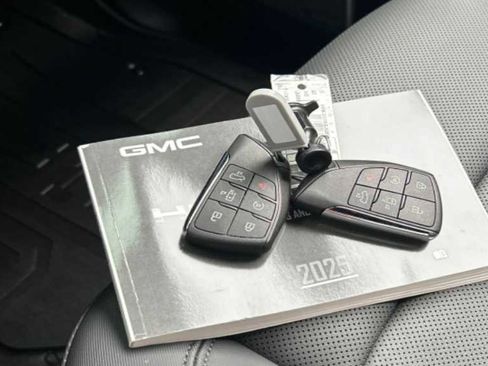 Used 2025 GMC Hummer EV 3X AWD/4WD image 6