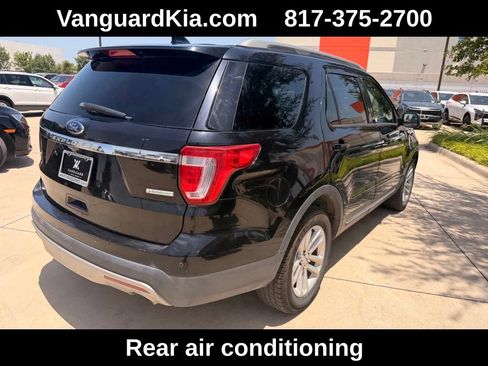 Used 2017 Ford Explorer XLT FWD image 4