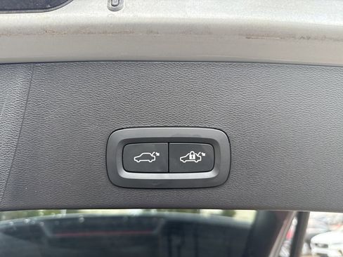 Certified 2025 Volvo XC40 B5 Plus image 9