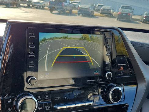 Used 2021 Toyota Highlander Limited image 27