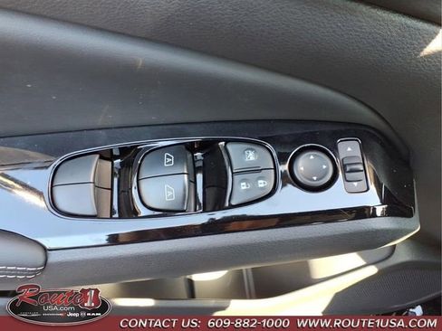 Used 2025 Nissan Altima 2.5 SL FWD image 26