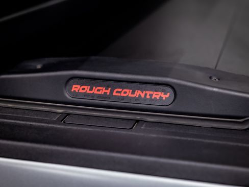 Used 2024 Chevrolet Silverado 2500 ZR2 w/ Technology Package image 16