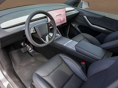 Used 2026 Tesla Model Y AWD image 10