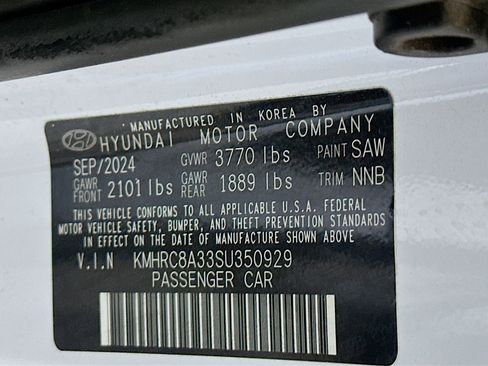 Used 2025 Hyundai Venue SEL FWD image 12