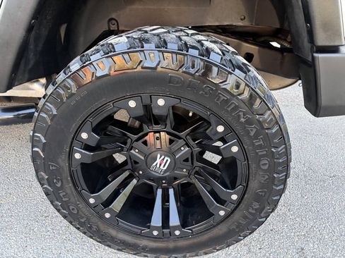 Used 2008 Jeep Wrangler Unlimited X RWD image 30