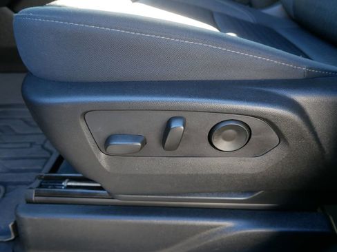 Used 2024 GMC Yukon SLE image 16