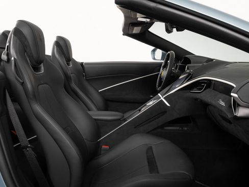 Certified 2024 Ferrari Roma Spider RWD image 39