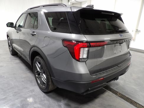 Used 2025 Ford Explorer ST-Line w/ ST-Line Street Pack AWD/4WD image 7