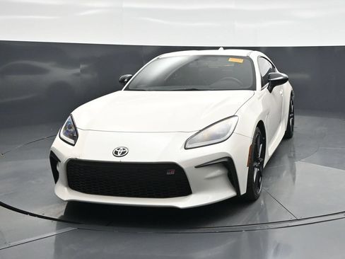 Used 2024 Toyota GR86 Premium RWD image 51