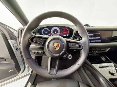 Used 2025 Porsche Cayenne Coupe AWD/4WD image 20