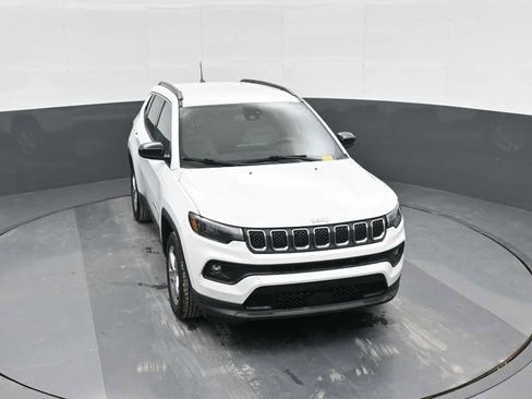 Used 2023 Jeep Compass Latitude image 24