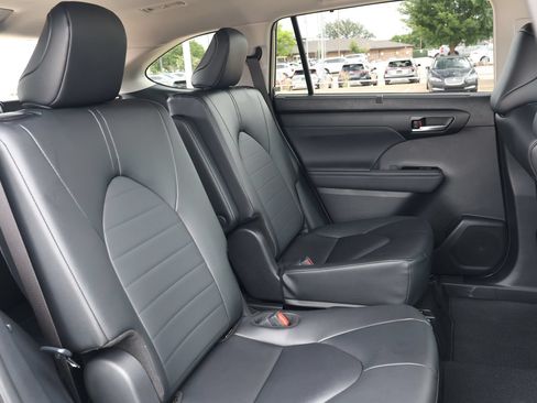Used 2026 Toyota Highlander XLE AWD/4WD image 34
