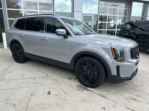 Used 2022 Kia Telluride EX w/ EX Premium Package AWD/4WD image 2