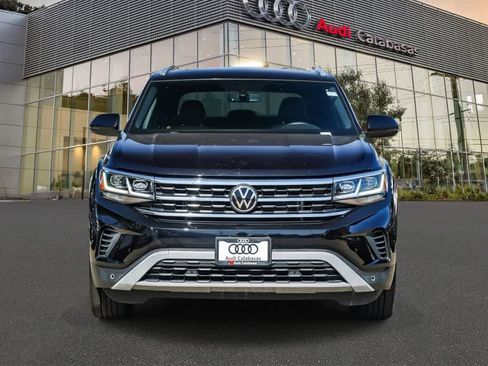 Used 2023 Volkswagen Atlas Cross Sport SE w/ Panoramic Sunroof Package FWD image 2