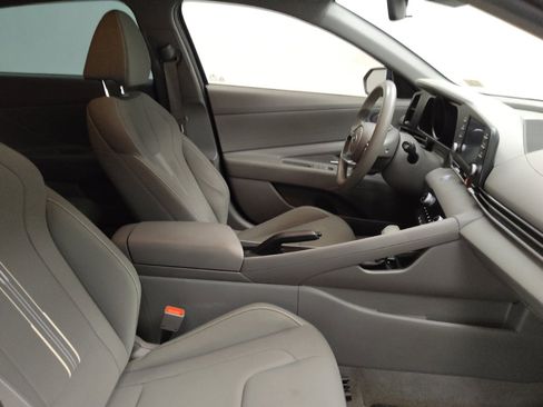 Used 2023 Hyundai Elantra SEL w/ Preferred Accessory Package FWD image 21